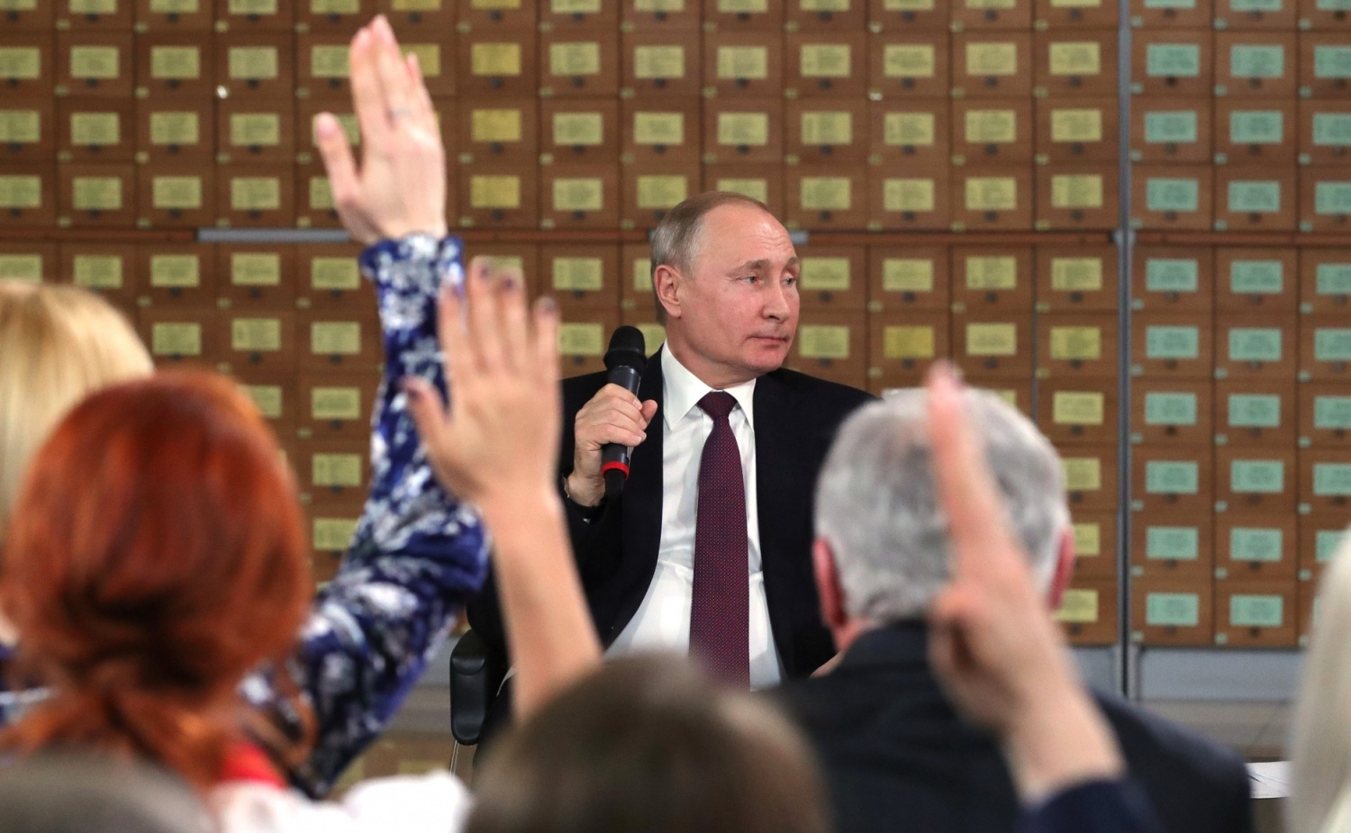 Владимир Путин встретился с представителями общественности Крыма и Севастополя